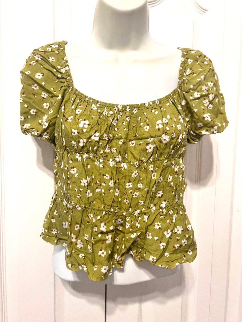 Miss Selfie-NWT-Ruffled Cropped Elastic Stretch Short Sleeve top-Juniors XL-Soft